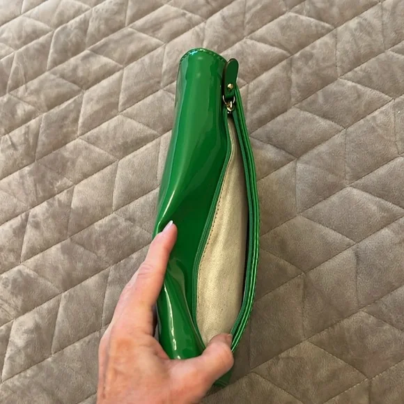 Antonio Melani Green Ava convertible Clutch or Shoulder Bag w/ gold chain strap - Picture 16 of 17